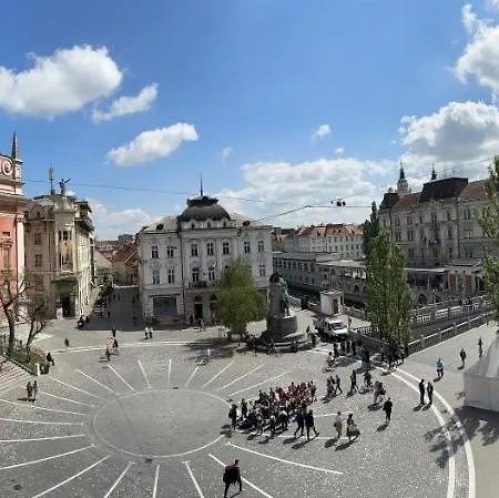 Triple Bridge Apartment Ljubljana
