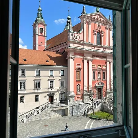 Triple Bridge Apartment Ljubljana